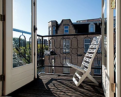 Bedroom with the view of balcony Canal Holiday apartment Amsterdam