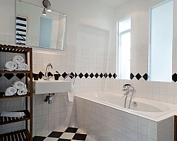 Bathroom Canal Holiday apartment Amsterdam