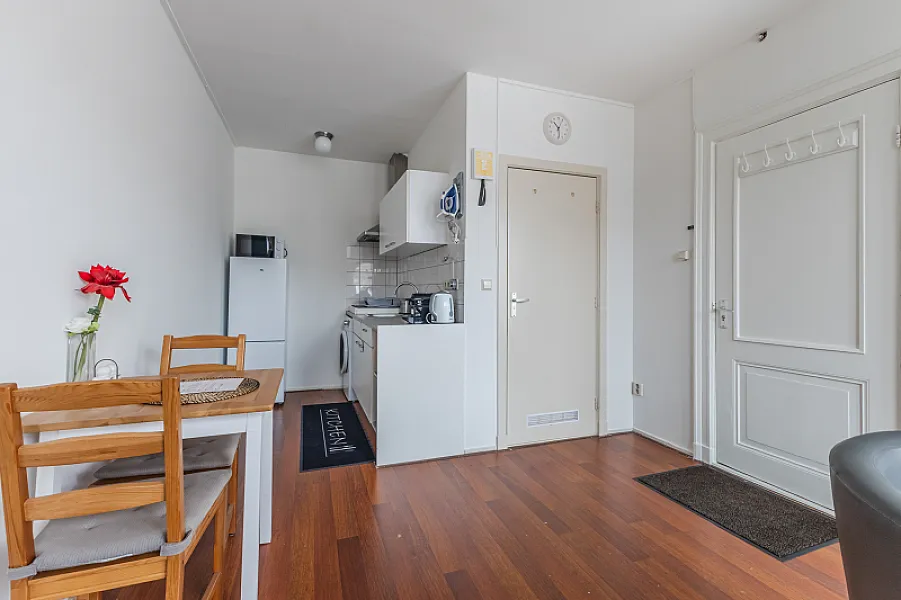 Dining and Kitchen Area Albert Cuypstraat III B studio Amsterdam