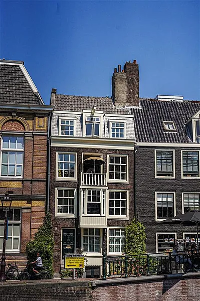 Street and Canal View The Balcony at Prinsen Canal apartment Amsterdam