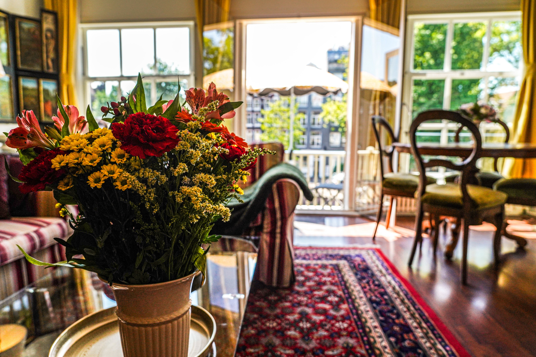 Center Table The Balcony at Prinsen Canal apartment Amsterdam