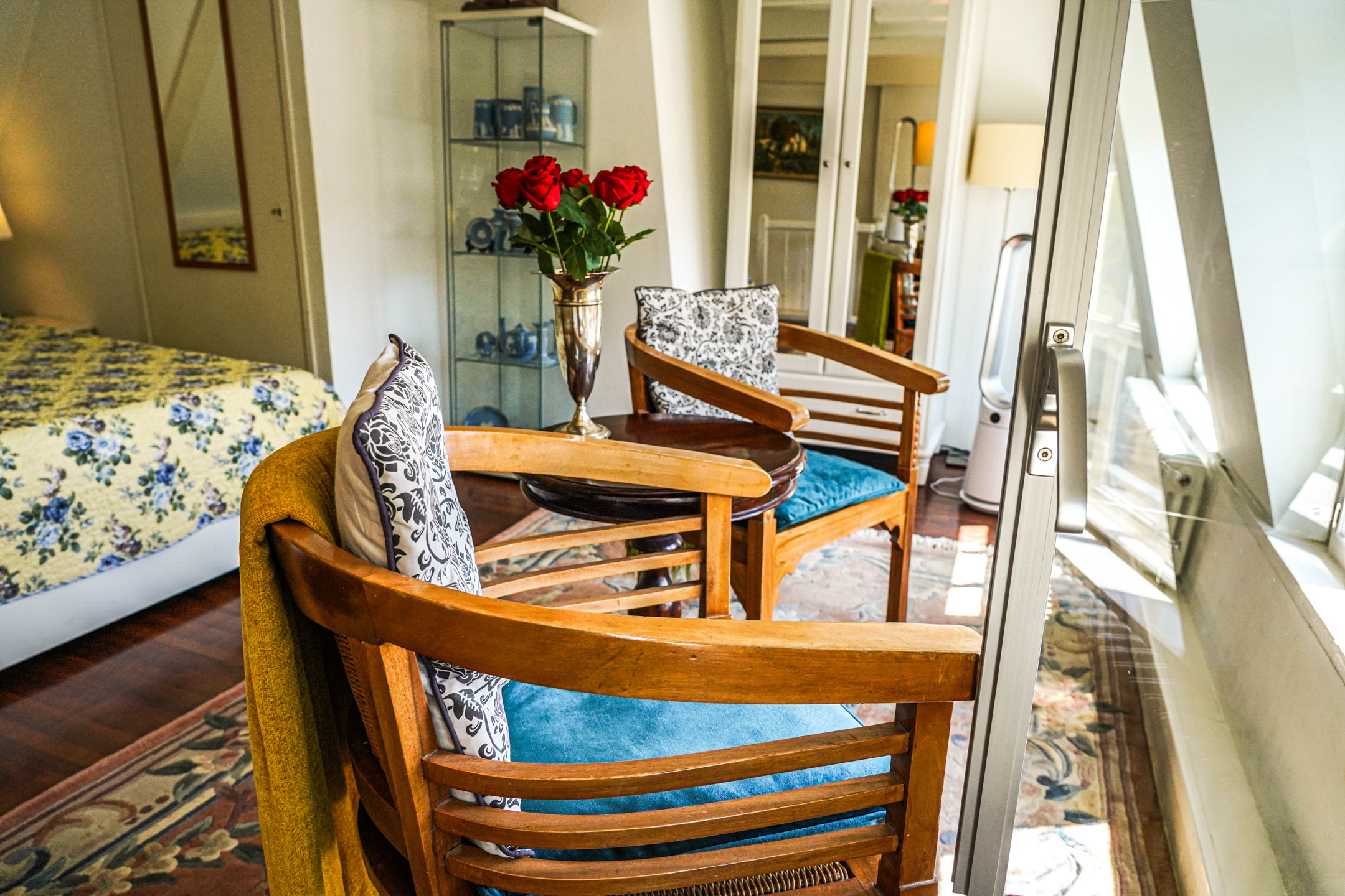 Bedroom Sitting Area The Balcony at Prinsen Canal apartment Amsterdam