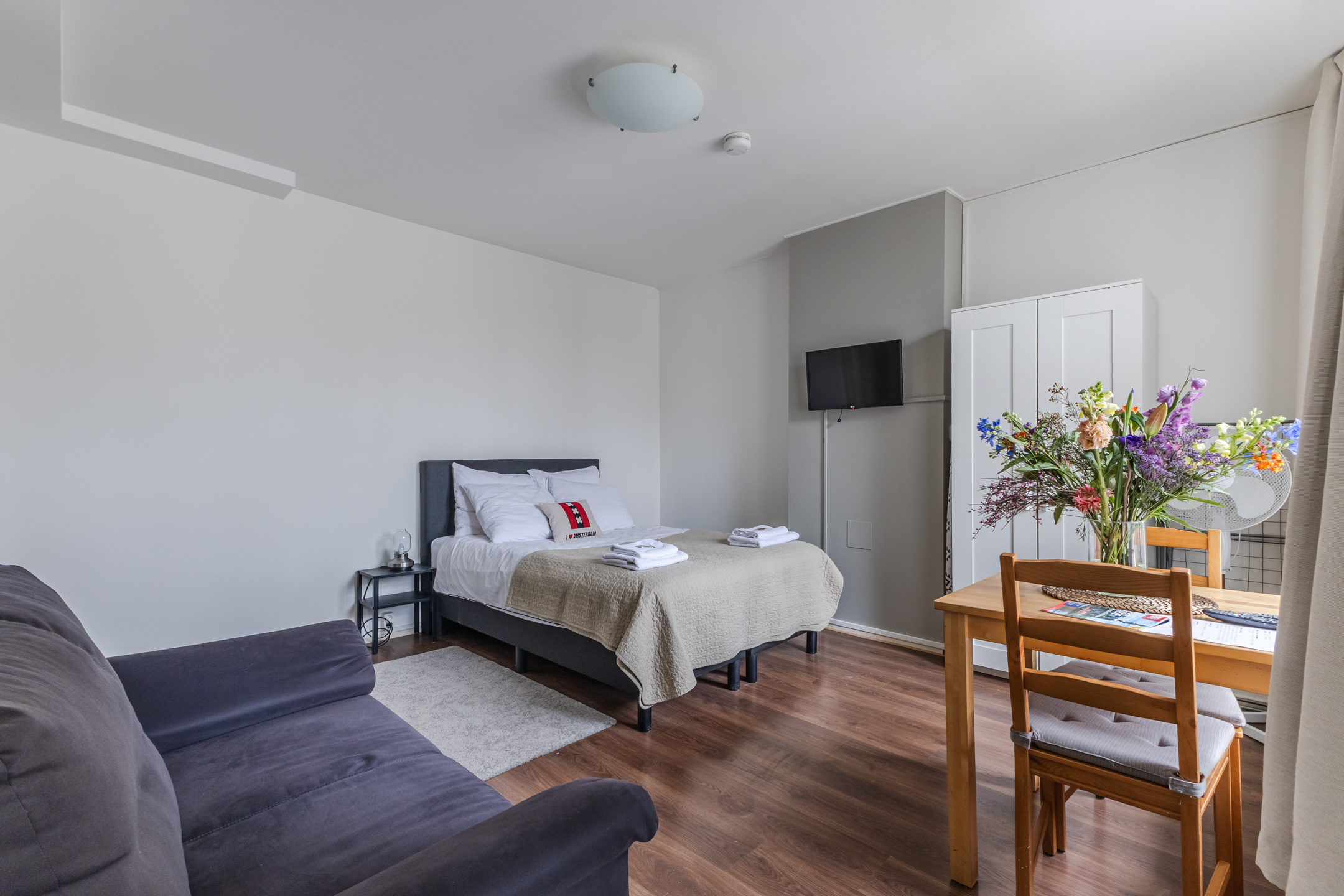 Full View Other Angle Albert Cuyp III A studio Amsterdam