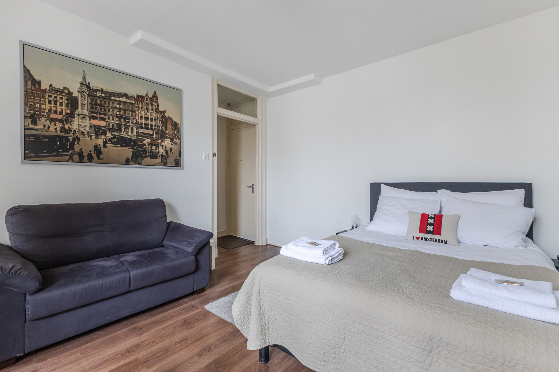 Living and Bed Area Albert Cuyp III A studio Amsterdam