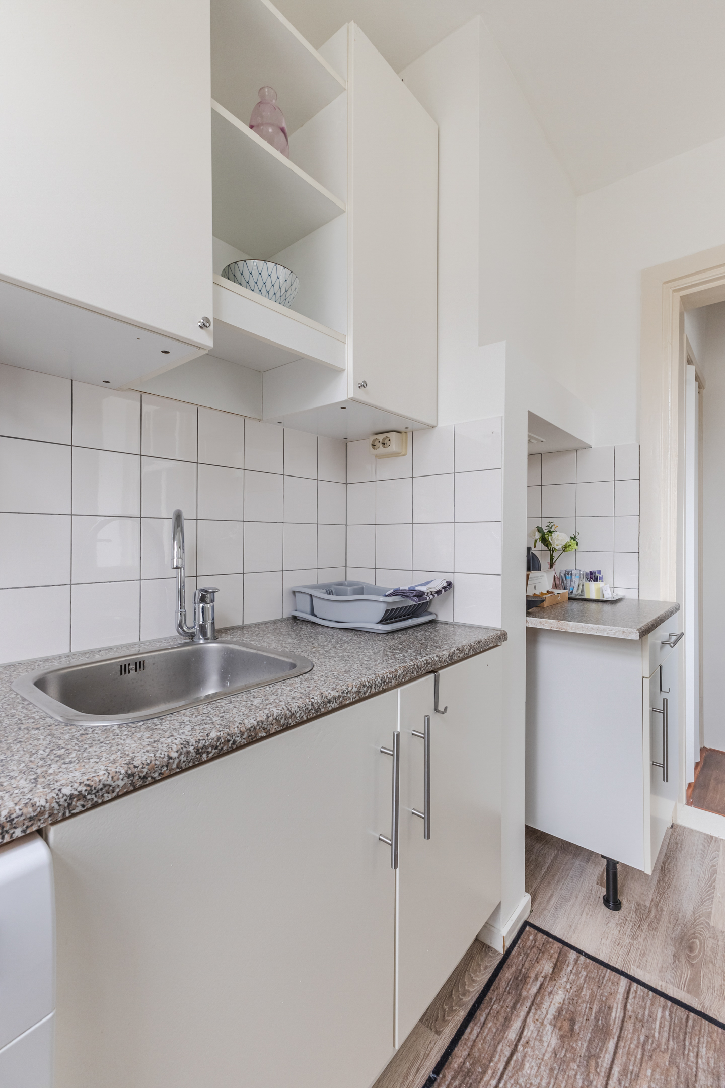 Kitchen with Sink and Counter Space Albert Cuyp III A studio Amsterdam
