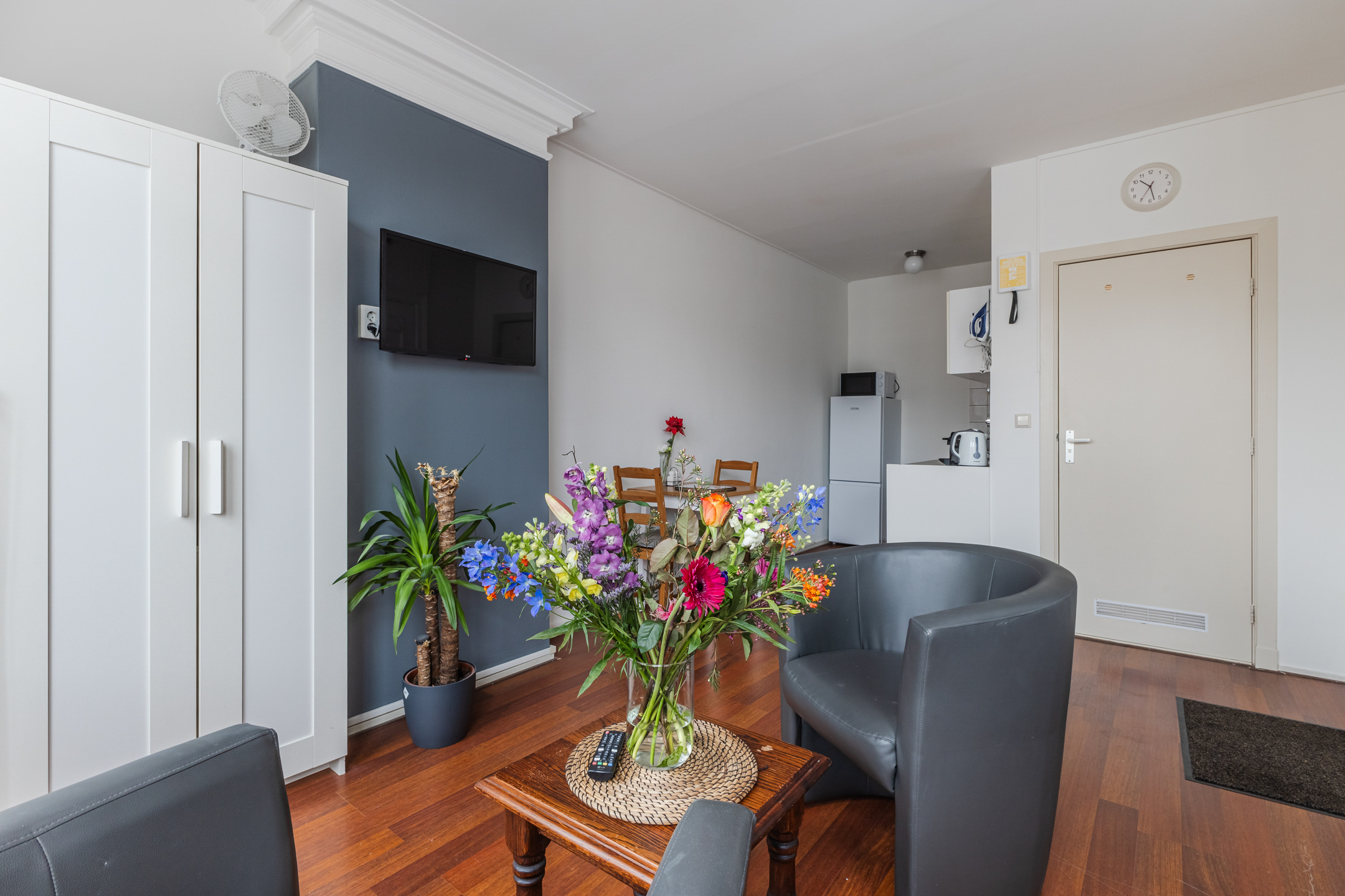 Living Area Other Angle Albert Cuypstraat III B studio Amsterdam