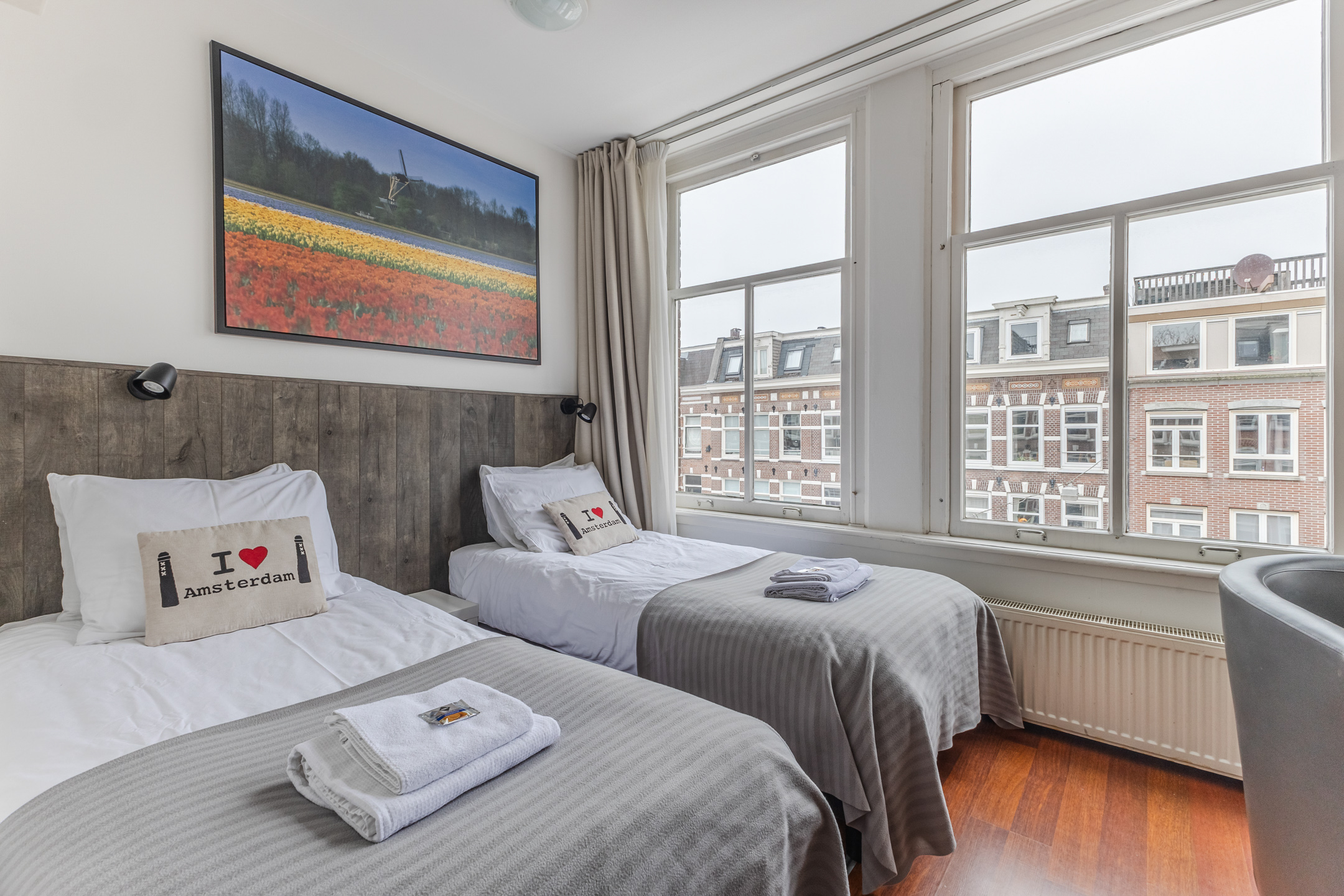 Bed Area Albert Cuypstraat III B studio Amsterdam